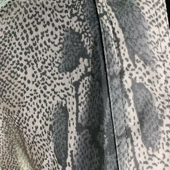 Snakeskin sheer cover / overblouse / tunic grey and white size 0/S NWT - Picture 3 of 7